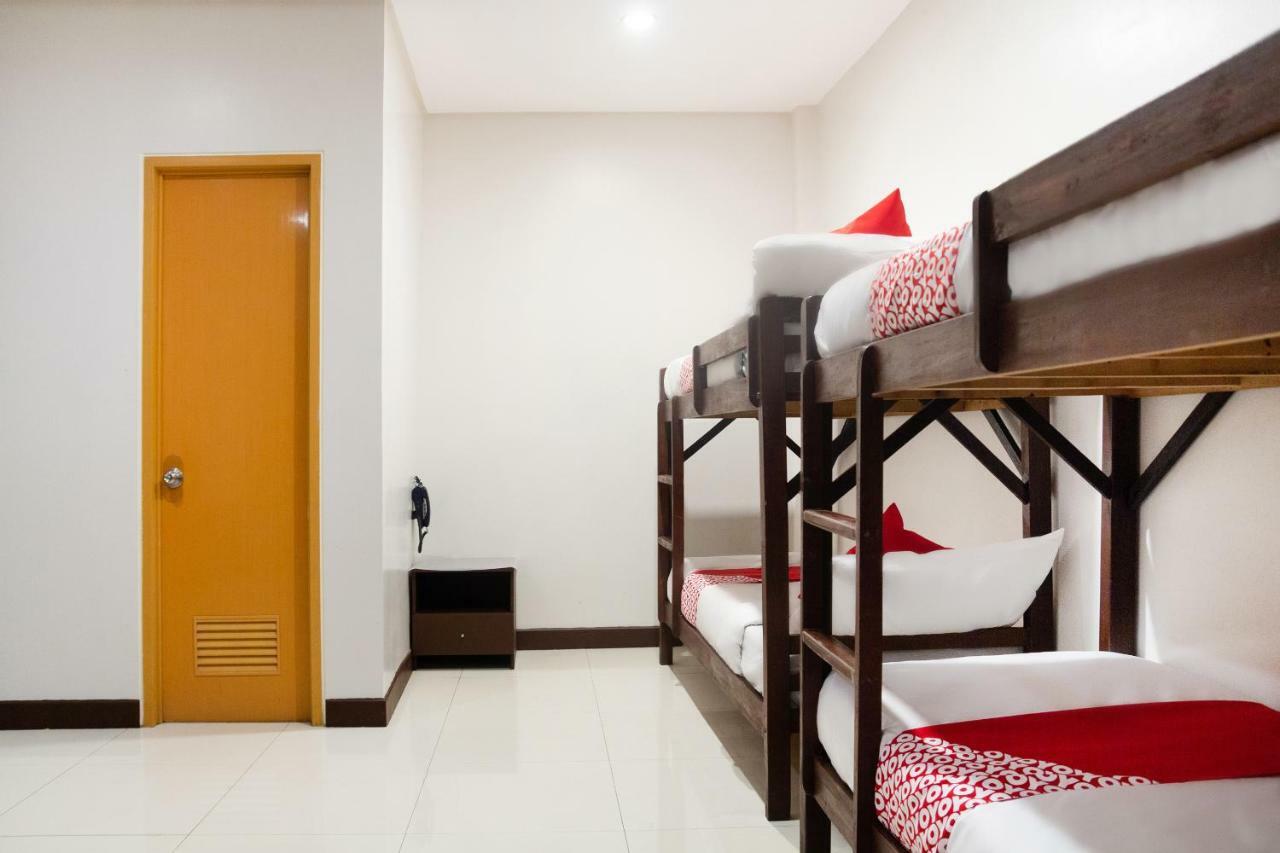 Oyo 153 Espacio De Clarita Hometel Davao Exterior photo